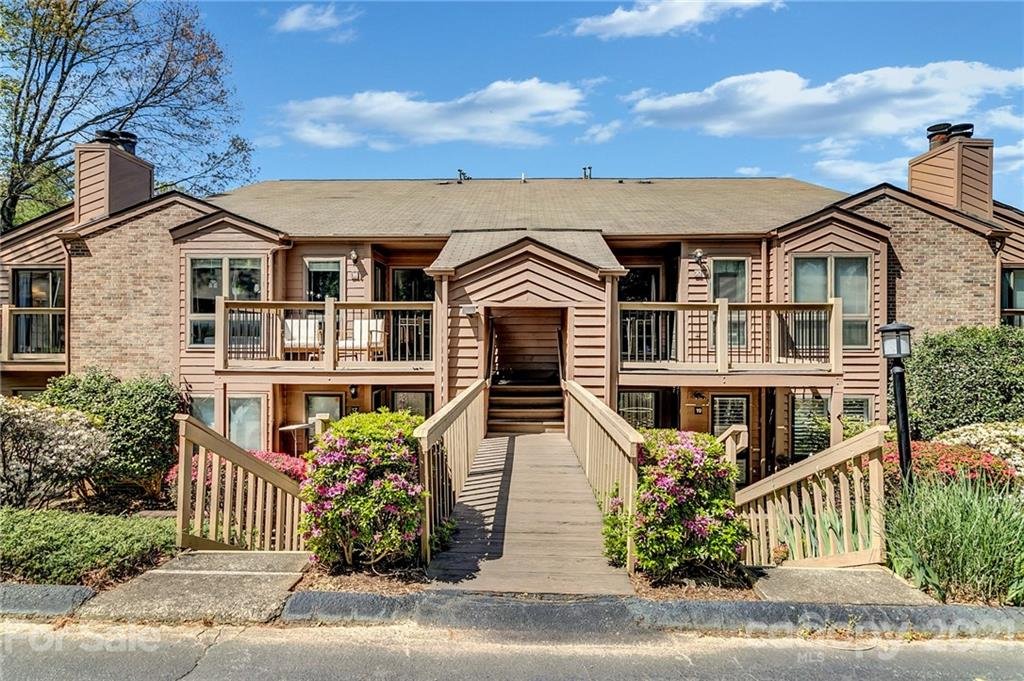 Property image 1 at 18 Ravencroft Lane, Asheville, NC 28803