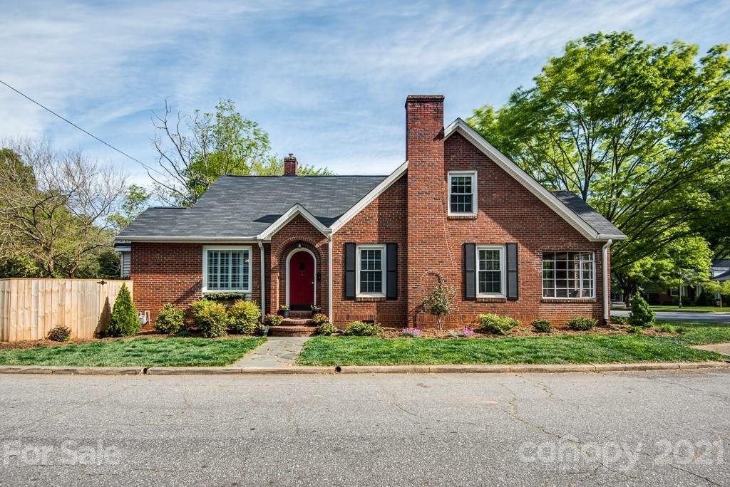 Property image 1 at 115 6th Avenue, Hickory, NC 28601