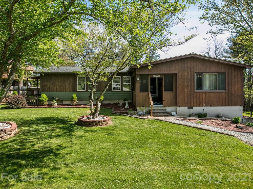 Property image 1 at 3 Red Apple Drive, Hendersonville, NC 28792