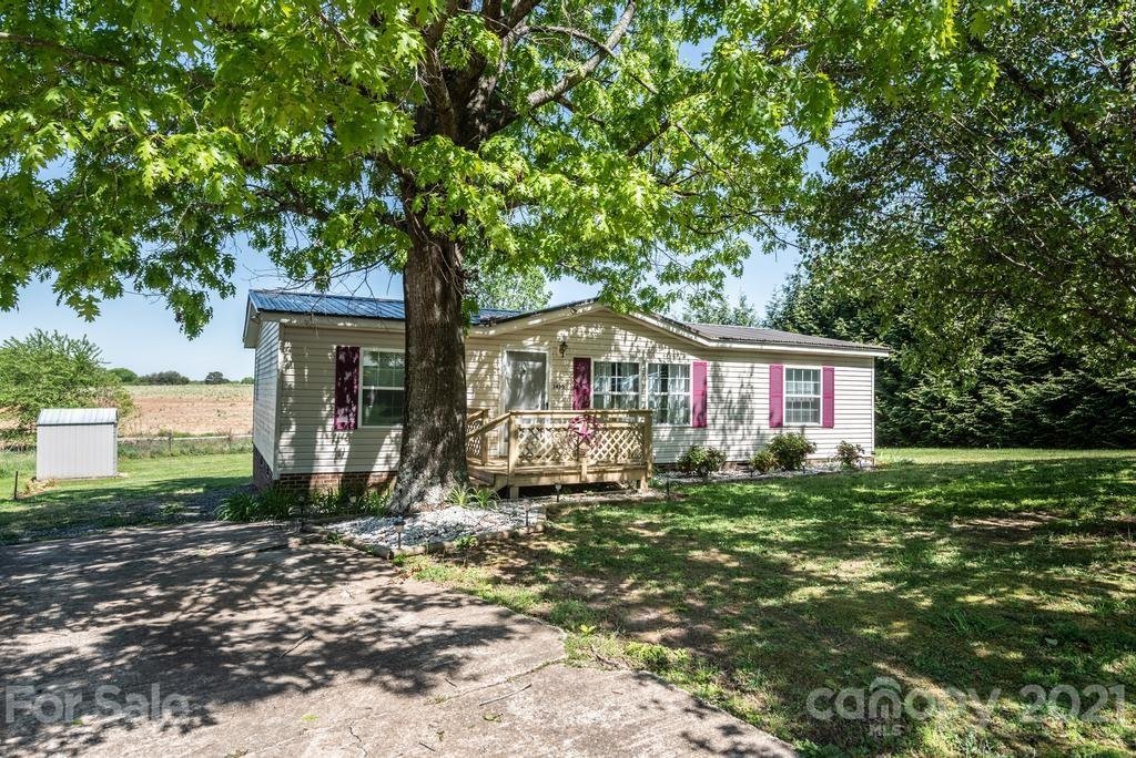 Property image 1 at 3430 Stony Brook Circle, Newton, NC 28658