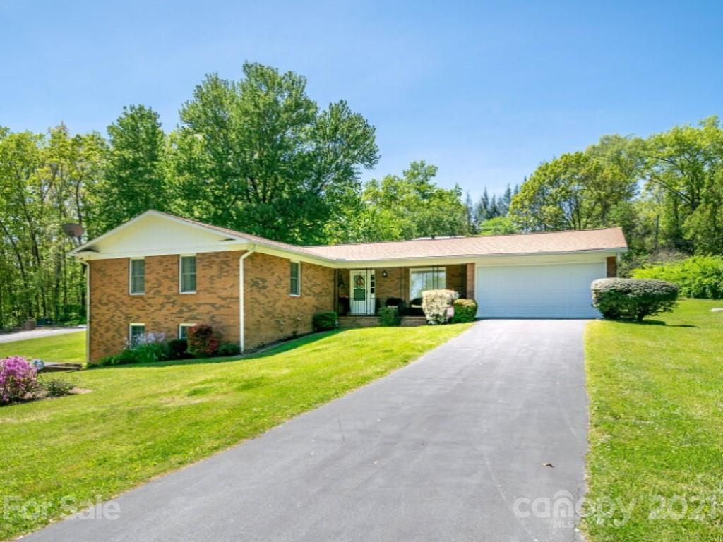 Property image 1 at 51 Starlight Lane, Hendersonville, NC 28792