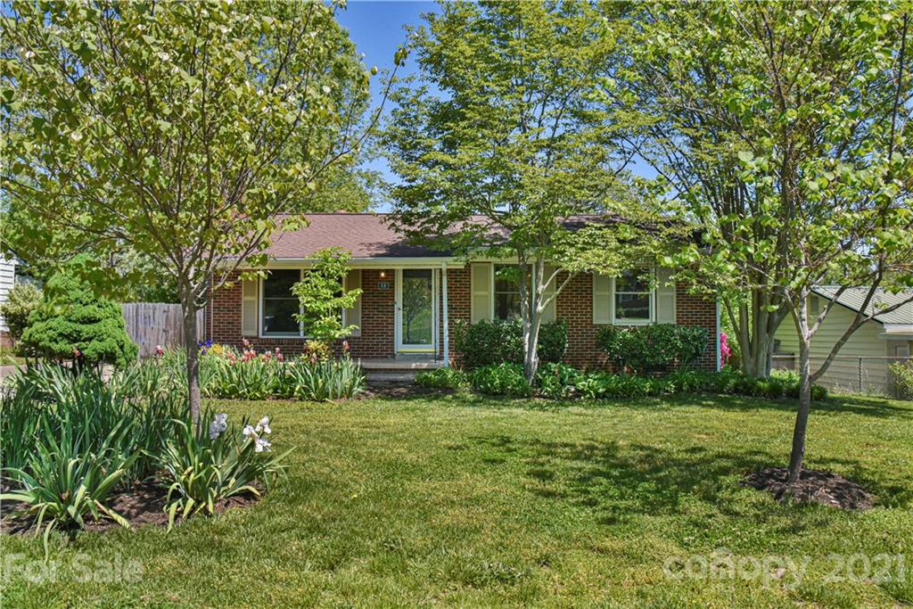 Property image 1 at 32 Starmount Drive, Asheville, NC 28806