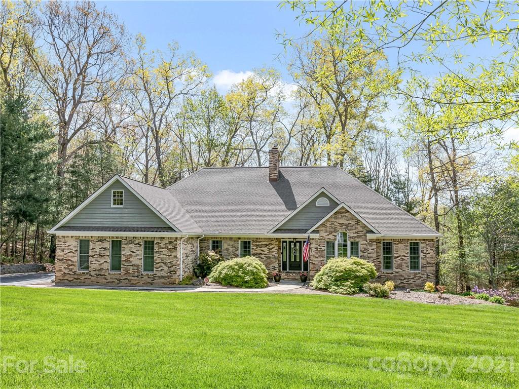 Property image 1 at 2 Thornapple Drive, Hendersonville, NC 28739