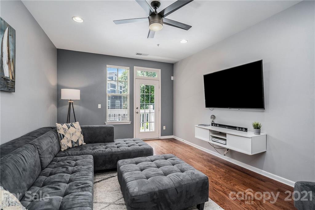 1572 Walnut View Drive