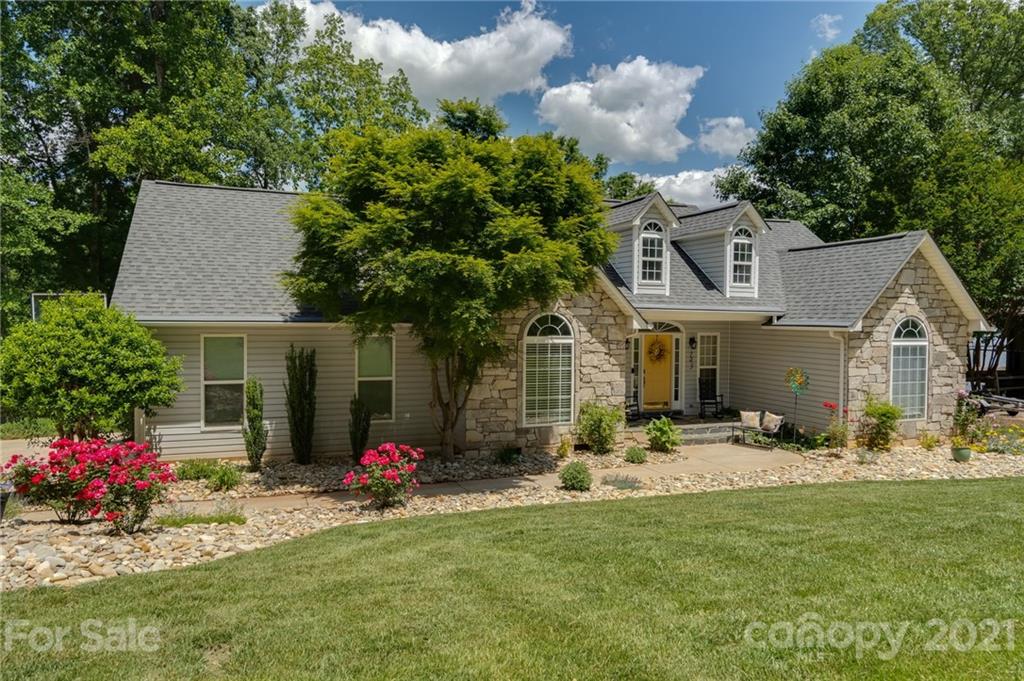 Property image 1 at 143 Crystal Circle, Mooresville, NC 28117