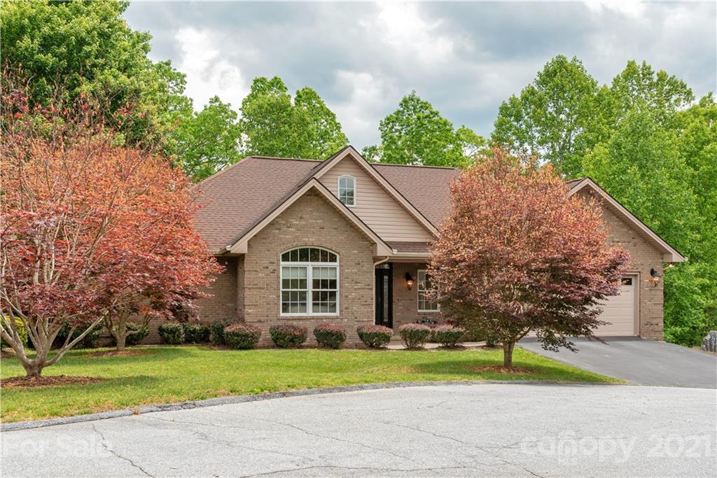 Property image 1 at 89 Dallas Drive, Hendersonville, NC 28739