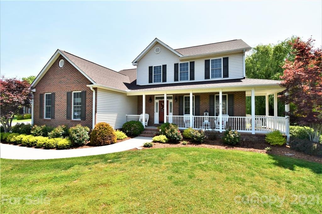 Property image 1 at 62 Classic Oaks Circle, Hendersonville, NC 28792