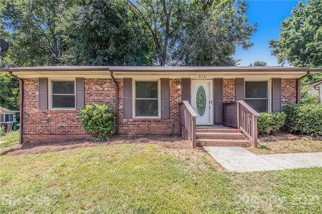 Property image 1 at 918 Capps Hill Mine Road, Charlotte, NC 28216