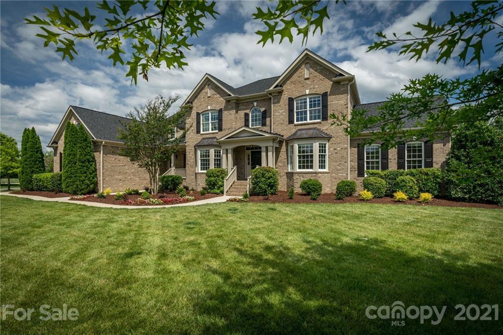 709 Wandering Way Drive