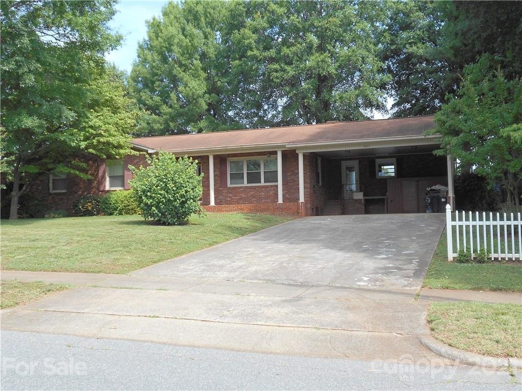 Property image 1 at 621 Carolina Avenue, Statesville, NC 28677