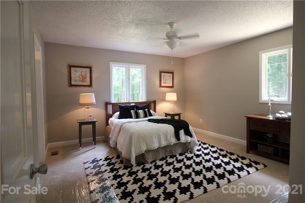 Property image 1 at 2533 Dogwood Circle, Charlotte, NC 28208