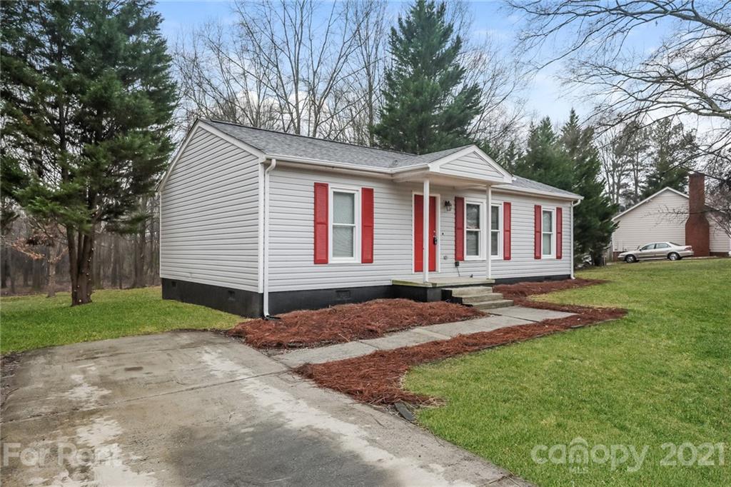 Property image 1 at 326 Catawba Circle, Matthews, NC 28104