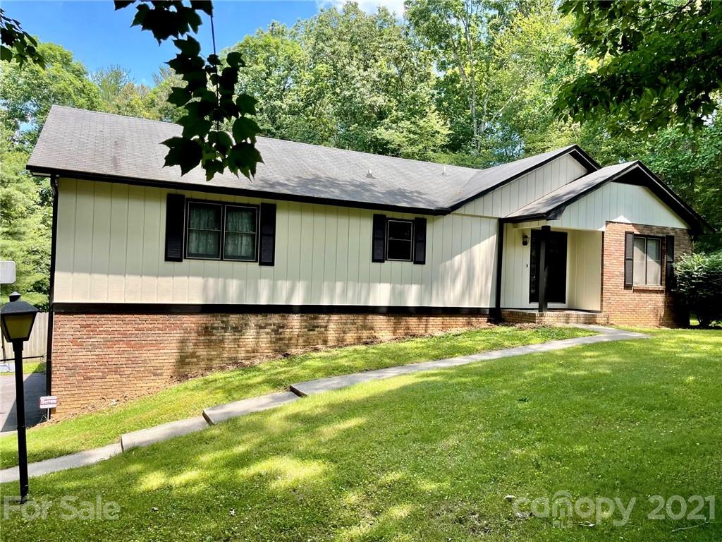 Property image 1 at 322 Melissa Way, Hendersonville, NC 28791