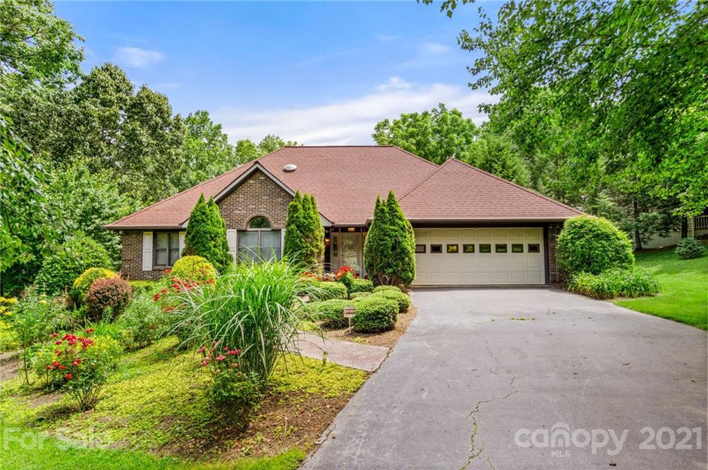 Property image 1 at 8 Weston Heights Drive, Asheville, NC 28803