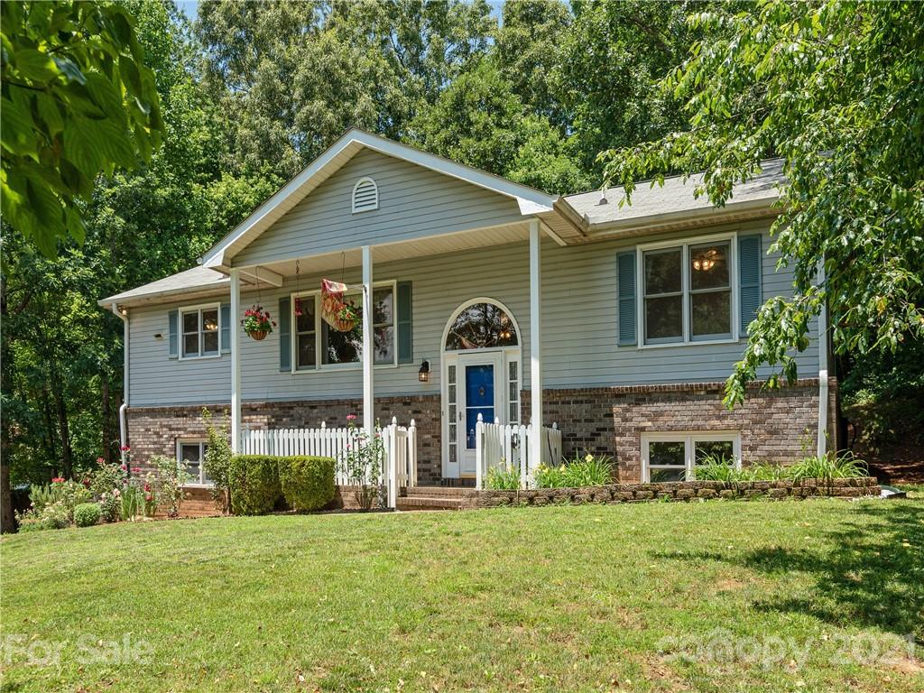 Property image 1 at 45 Starlight Lane, Hendersonville, NC 28792