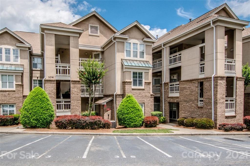 Property image 1 at 104 Pier 33 Drive, Mooresville, NC 28117