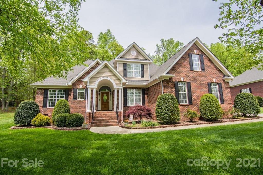 Property image 1 at 131 Eaglecrest Drive, Matthews, NC 28104
