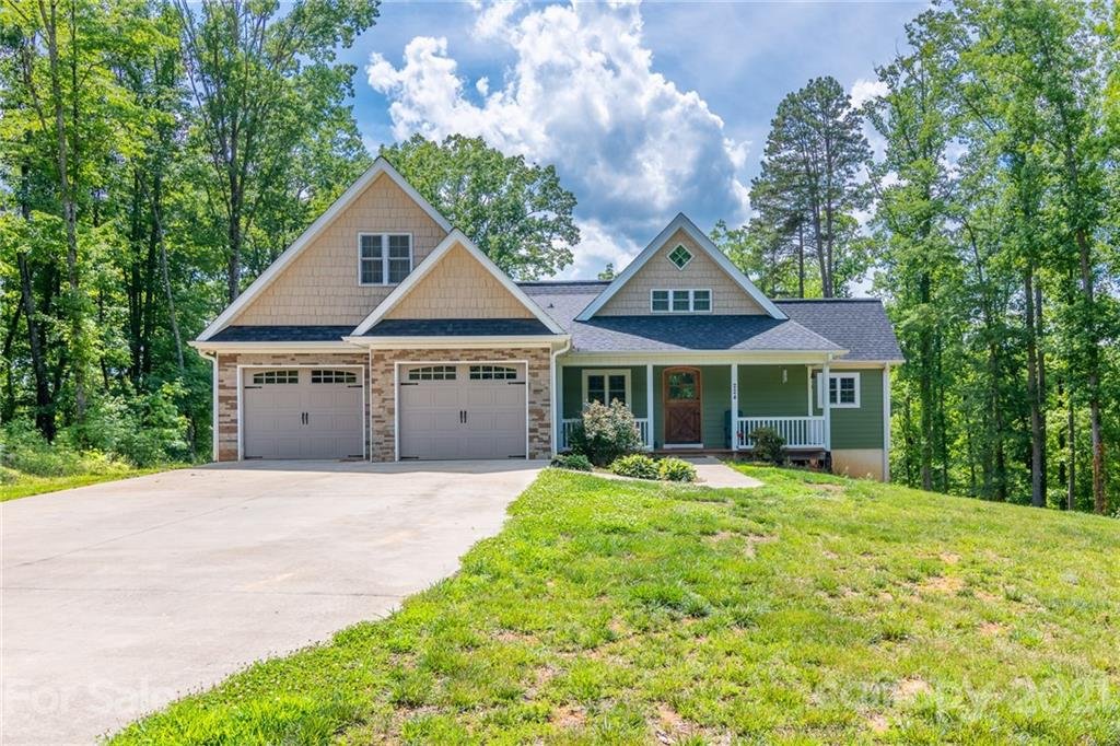 Property image 1 at 224 Blue Water Drive, Statesville, NC 28677