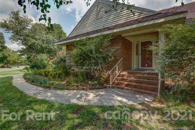 Property image 1 at 2101 Wellwood Circle, Charlotte, NC 28212