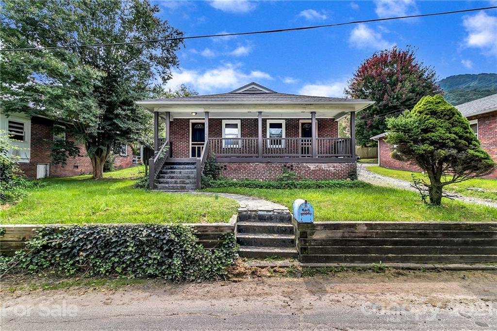 Property image 1 at 102 Gibbs Street, Swannanoa, NC 28778