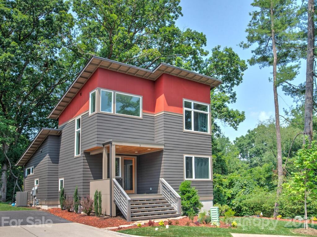 Property image 1 at 7 Mauricet Lane, Asheville, NC 28806