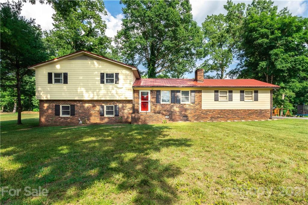 Property image 1 at 4067 Englewood Street, Claremont, NC 28610