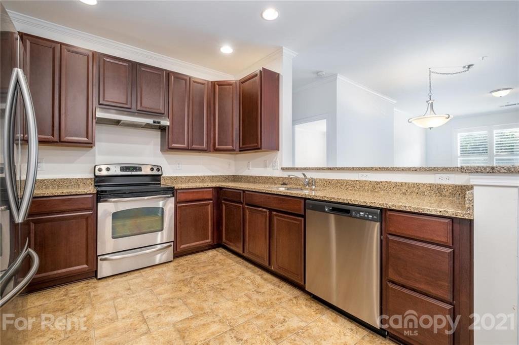 Property image 1 at 1000 E Woodlawn Road, Charlotte, NC 28209