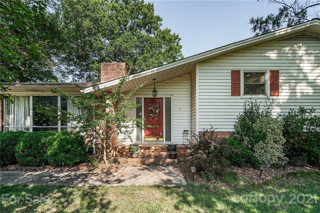 Property image 1 at 1900 Shoshone Court, Charlotte, NC 28214