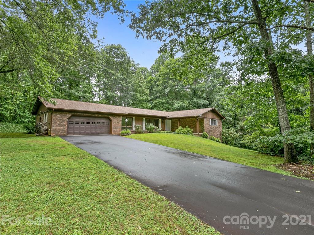 Property image 1 at 105 Thorngate Drive, Hendersonville, NC 28739