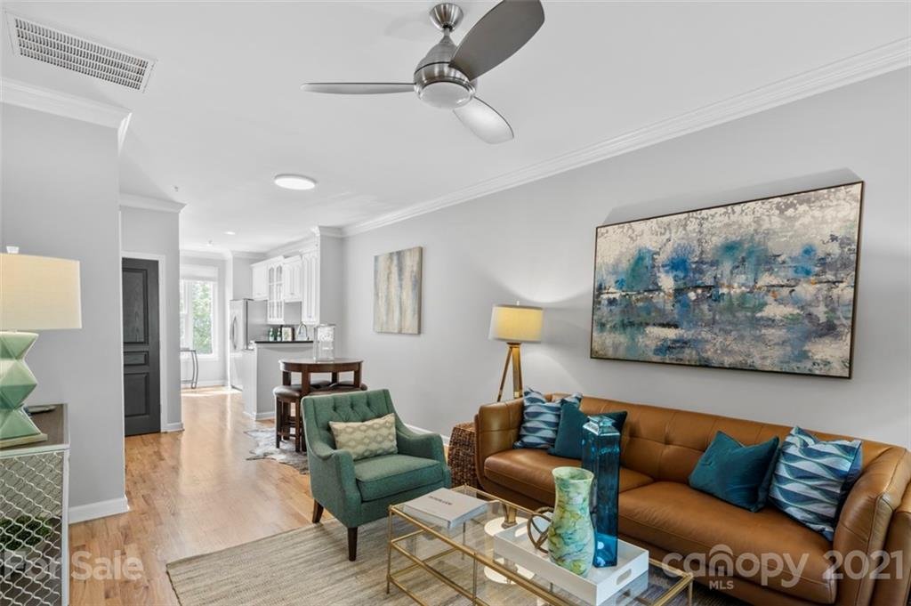 367 W 7th Street Street