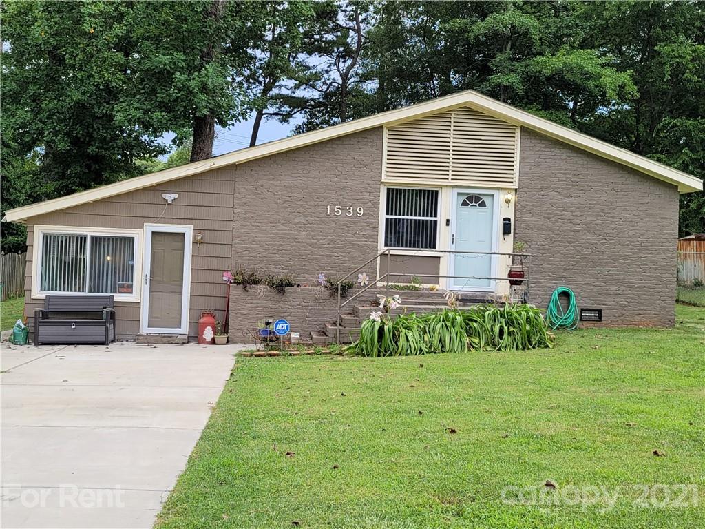 Property image 1 at 1539 Wickham Lane, Charlotte, NC 28208