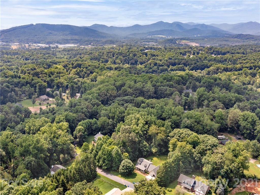 Property image 1 at 8 Cambridge Drive, Candler, NC 28715