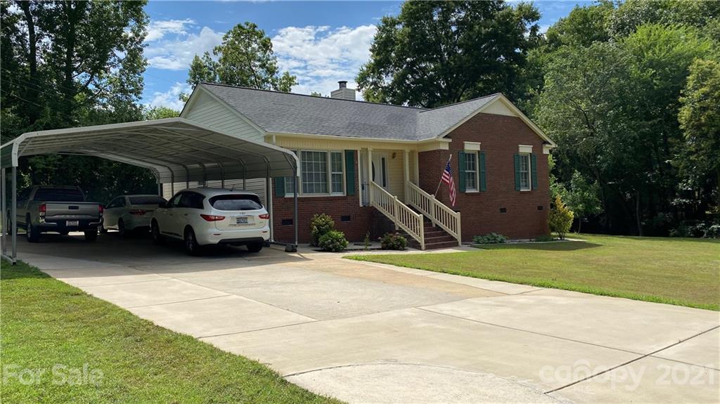 1233 Roundtree Circle