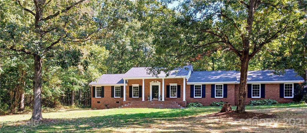 820 White Oaks Circle