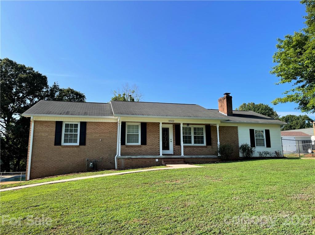 Property image 1 at 1609 Rayland Drive, Hickory, NC 28601