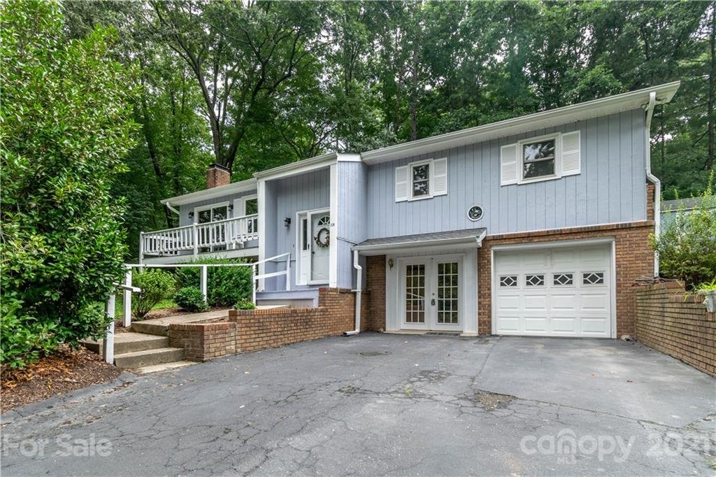 Property image 1 at 228 Castleton Lane, Hendersonville, NC 28791