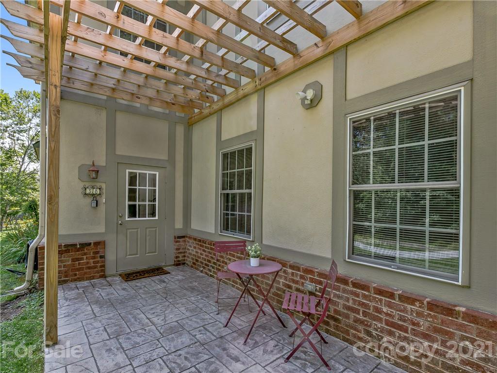 Property image 1 at 38 Trafalgar Circle, Asheville, NC 28805