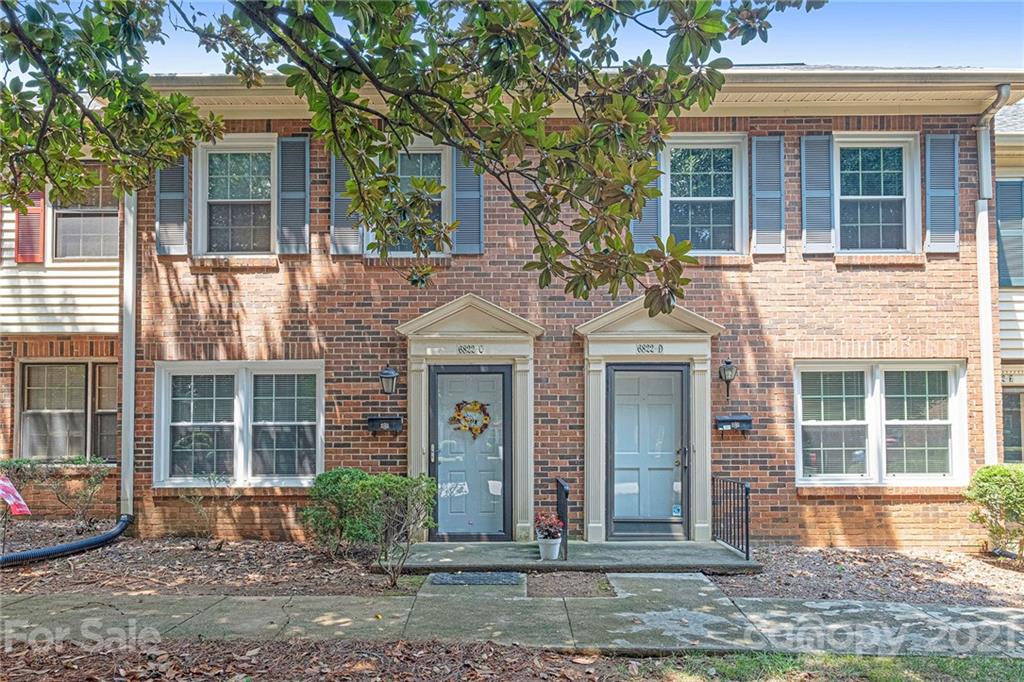 6822 Farmingdale Drive