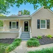 Property image 1 at 401 Hillcrest Avenue, Gastonia, NC 28052