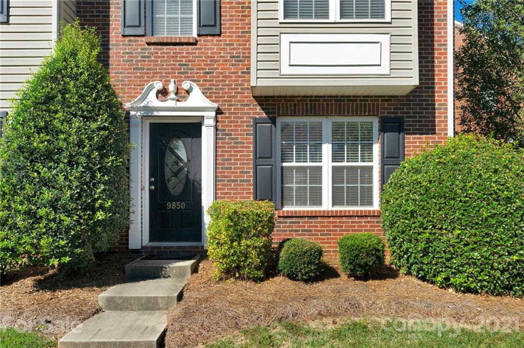 9850 Treeside Lane