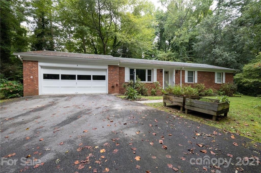 Property image 1 at 3 Bansha Drive, Hendersonville, NC 28791
