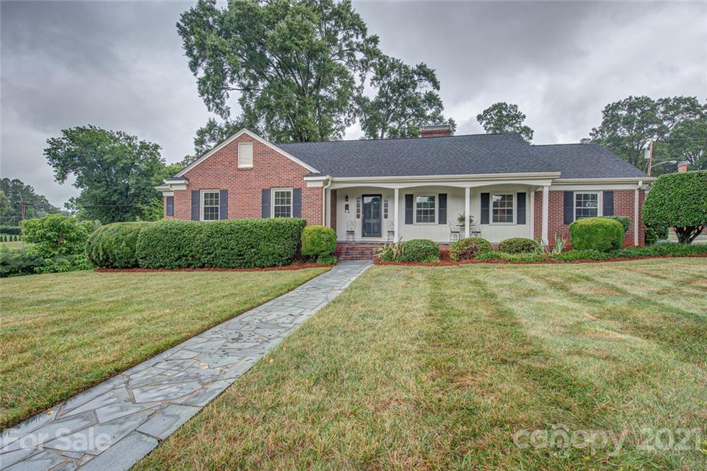 Property image 1 at 300 W 11th Avenue, Gastonia, NC 28052