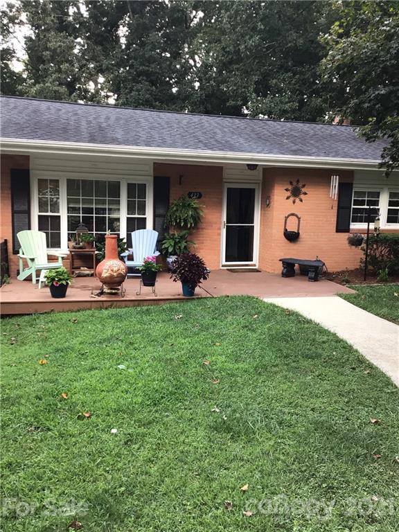 Property image 1 at 433 Hillcrest Circle, Hendersonville, NC 28792