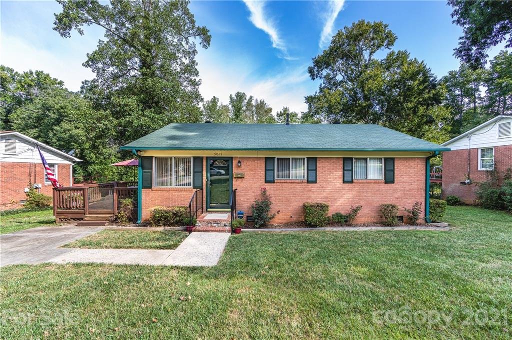 Property image 1 at 5021 Curtiswood Drive, Charlotte, NC 28213