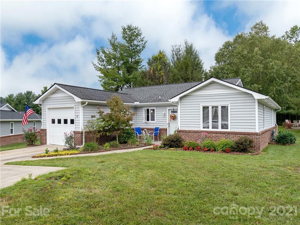 Property image 1 at 40 Doanbury Court, Hendersonville, NC 28792