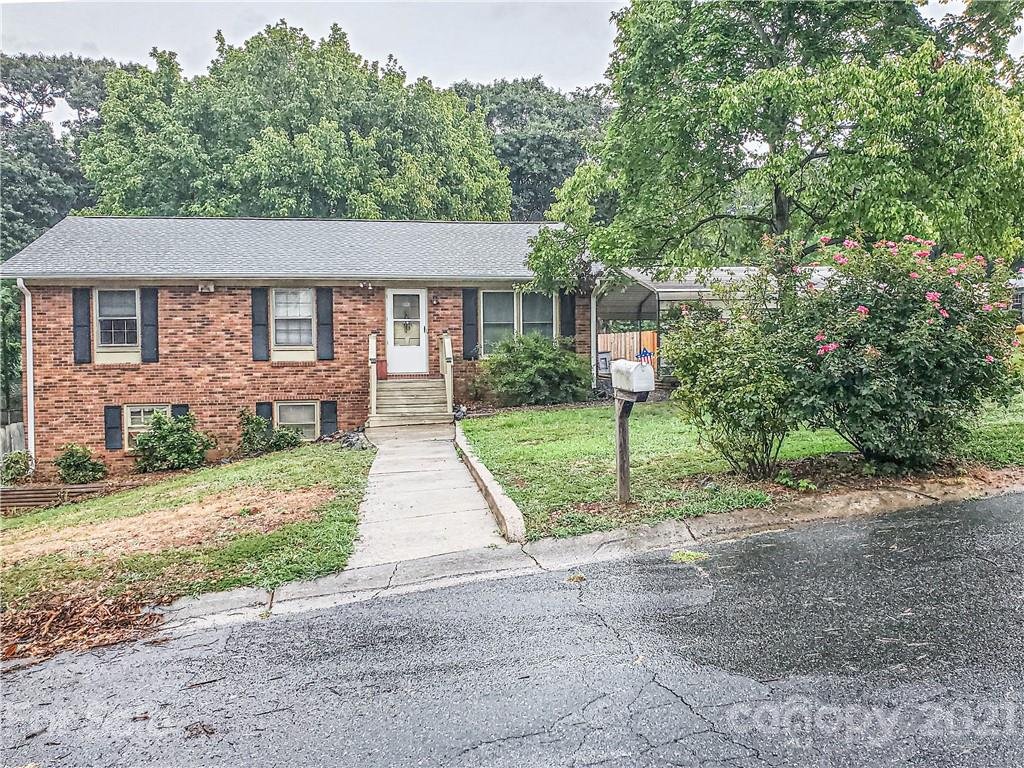 Property image 1 at 500 Fallingswood Court, Charlotte, NC 28217