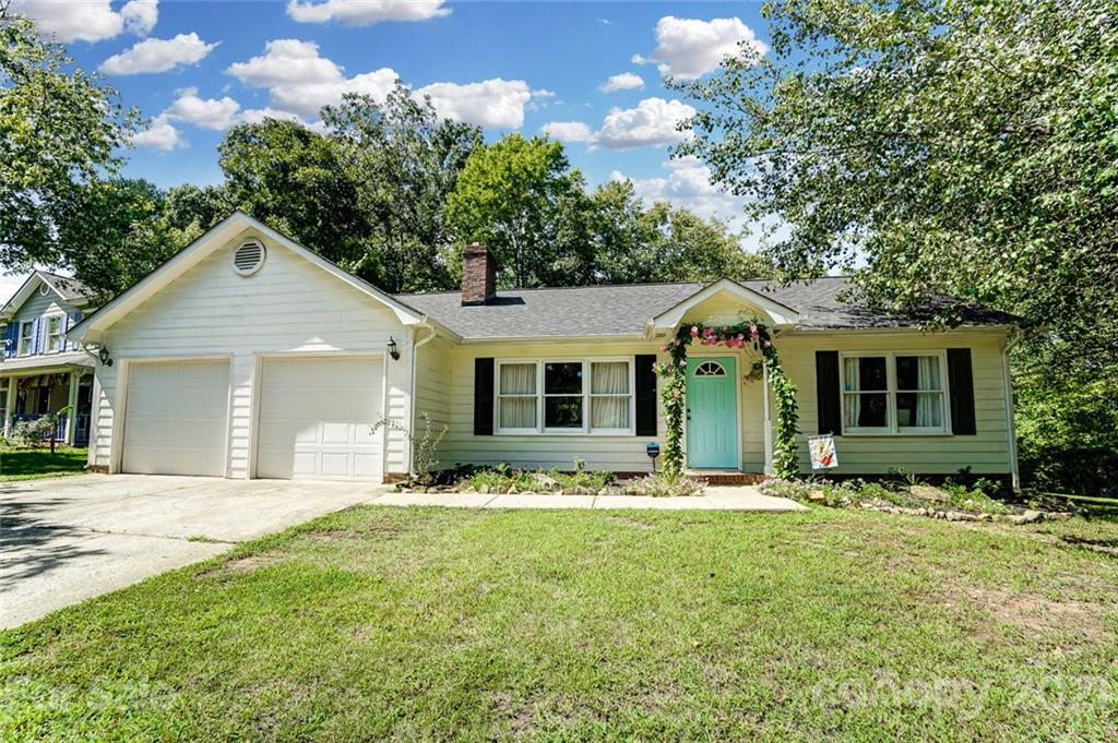 Property image 1 at 6804 Streamside Drive, Charlotte, NC 28212