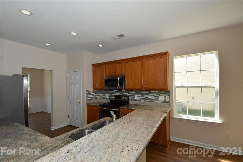 Property image 1 at 128 Vance Crescent Drive, Mooresville, NC 28117