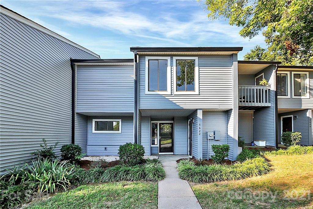 Property image 1 at 6622 Point Comfort Lane, Charlotte, NC 28226