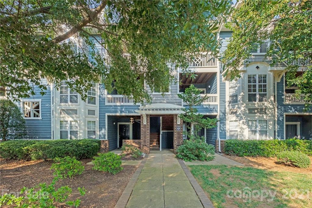 Property image 1 at 525 Olmsted Park Place, Charlotte, NC 28203